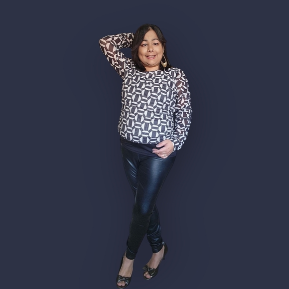 Black and White Graphic Long Sleeve Blouse - Picture 7 of 10